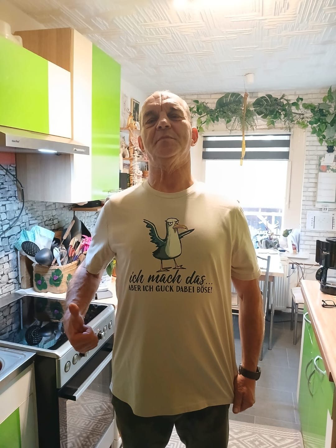 Customer photo review of Ich mach das... guck aber böse · Herren Premium Bio T-Shirt