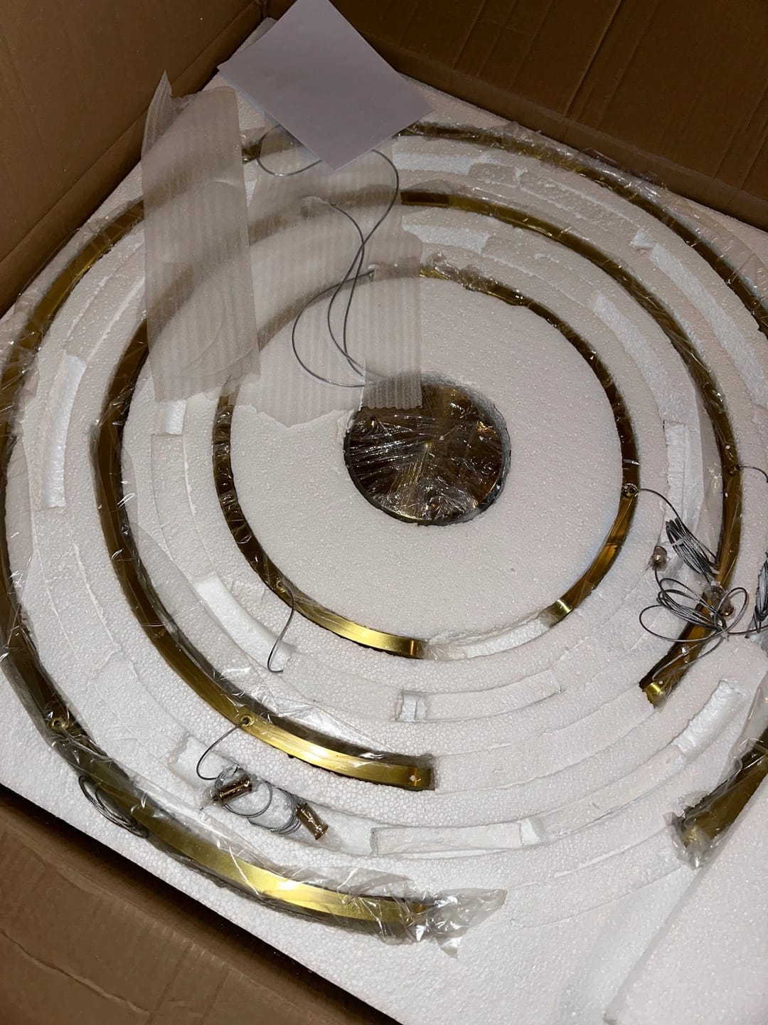 Customer photo review of WOMO Schwarz/Gold Ring Led Kronleuchter-WM2009