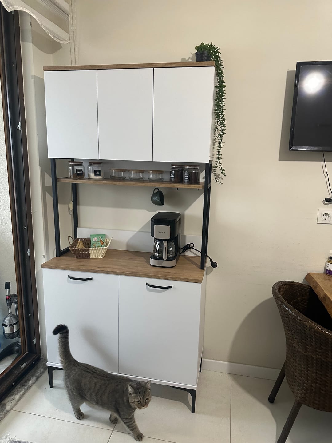 Customer photo review of Rani JE193 Çok Amaçlı Dolap 5 Kapaklı Kiler Mutfak Dolabı Beyaz - Sepet Ceviz