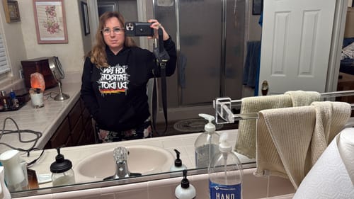 Customer photo review of Du Idiot Premium Hoodie