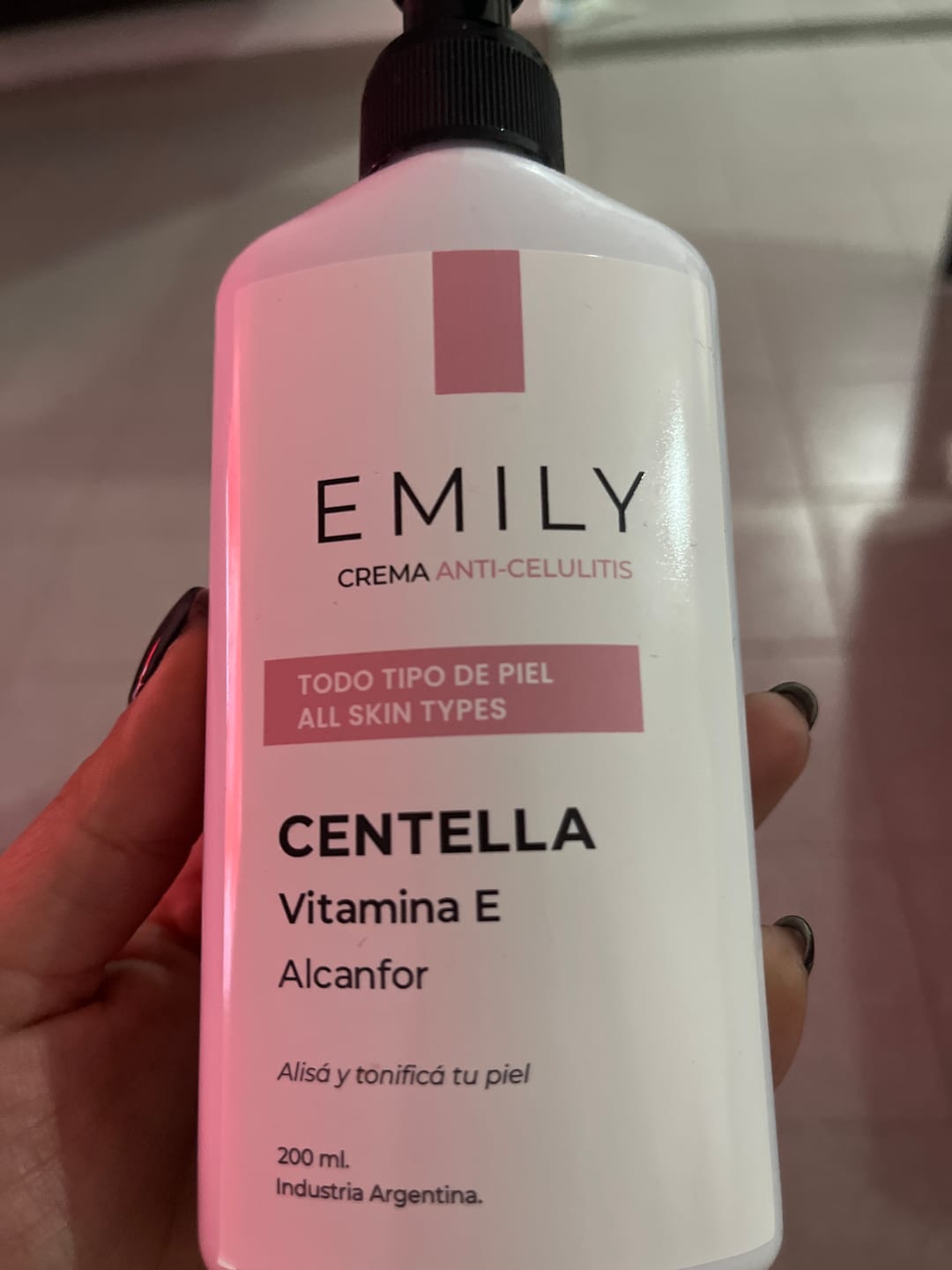 Customer photo review of Crema para Celulitis EMILY 200ml🧴🦵 con Centella y Vitamina E