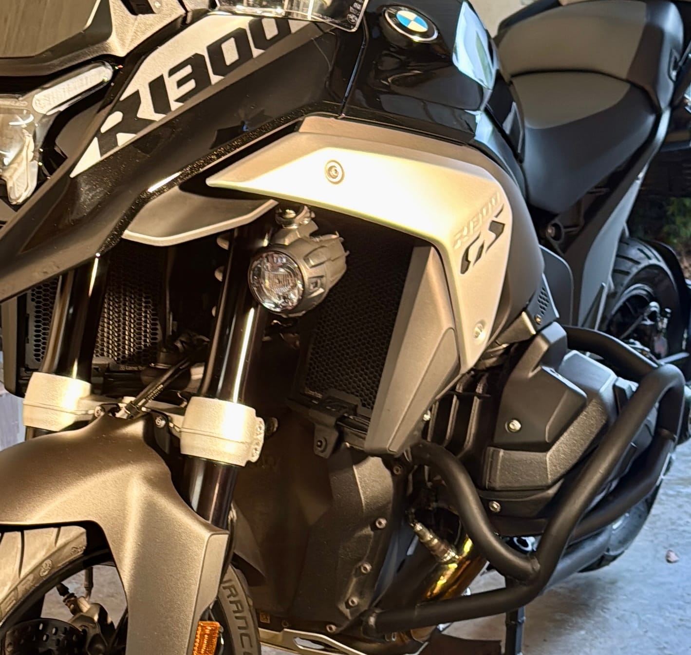 Customer photo review of Radiator Guard Set for BMW R1300GS / Adv