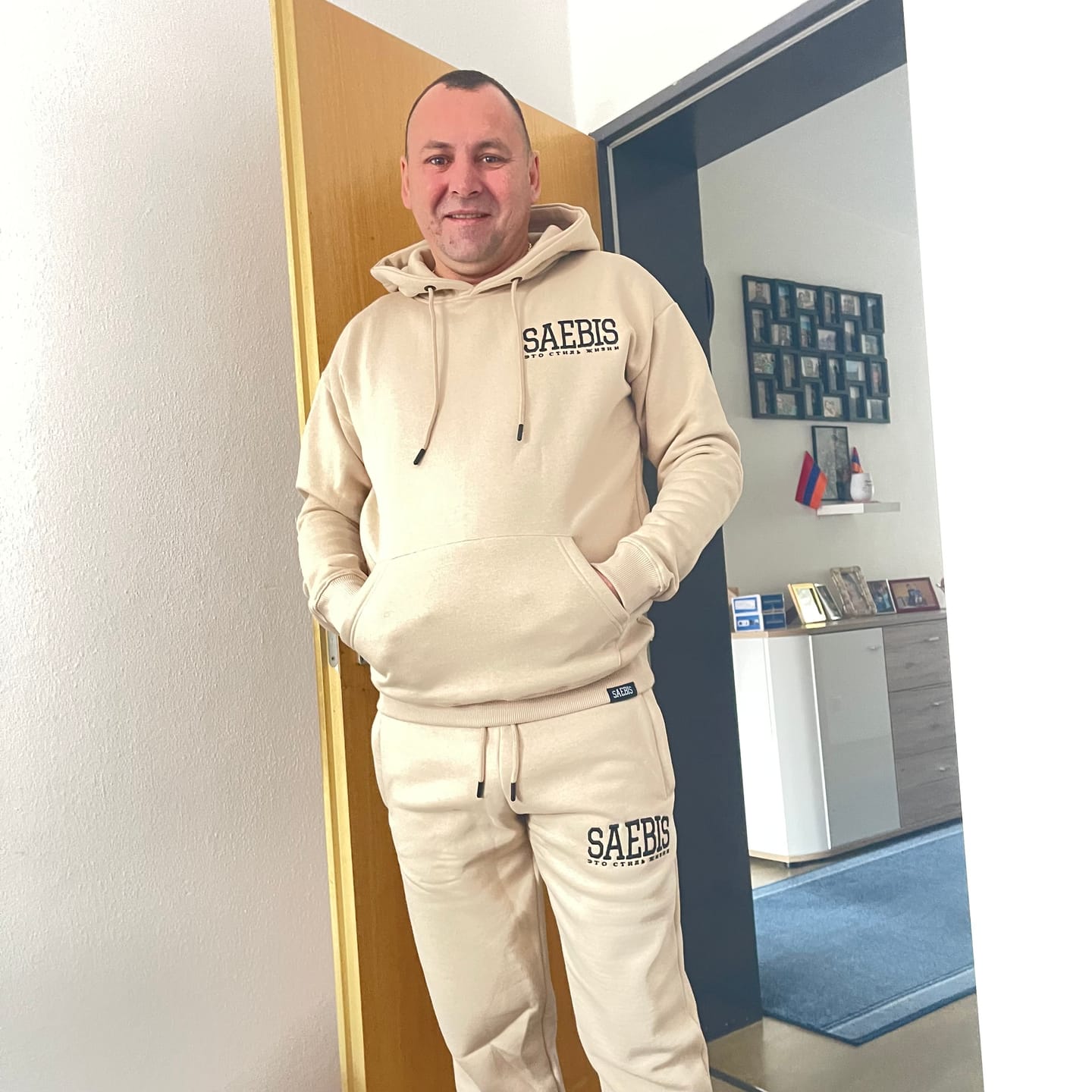 Customer photo review of Lifestyle Herren Hoodie beige mit Stickerei by SAEBIS®