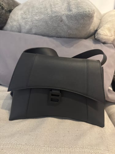 Customer photo review of DOWNTOWN S CROSSBODY BAG 30 IN BLACK SOFT LAMBSKIN