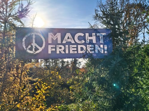 Customer photo review of BANNER / PVC-PLANE extralang 3m x 1m • MACHT FRIEDEN!