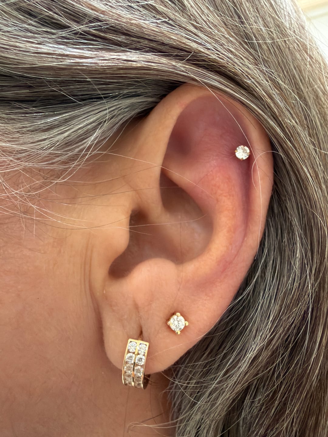 Customer photo review of Semi Arracada Mini Con Zirconias Oro 14k