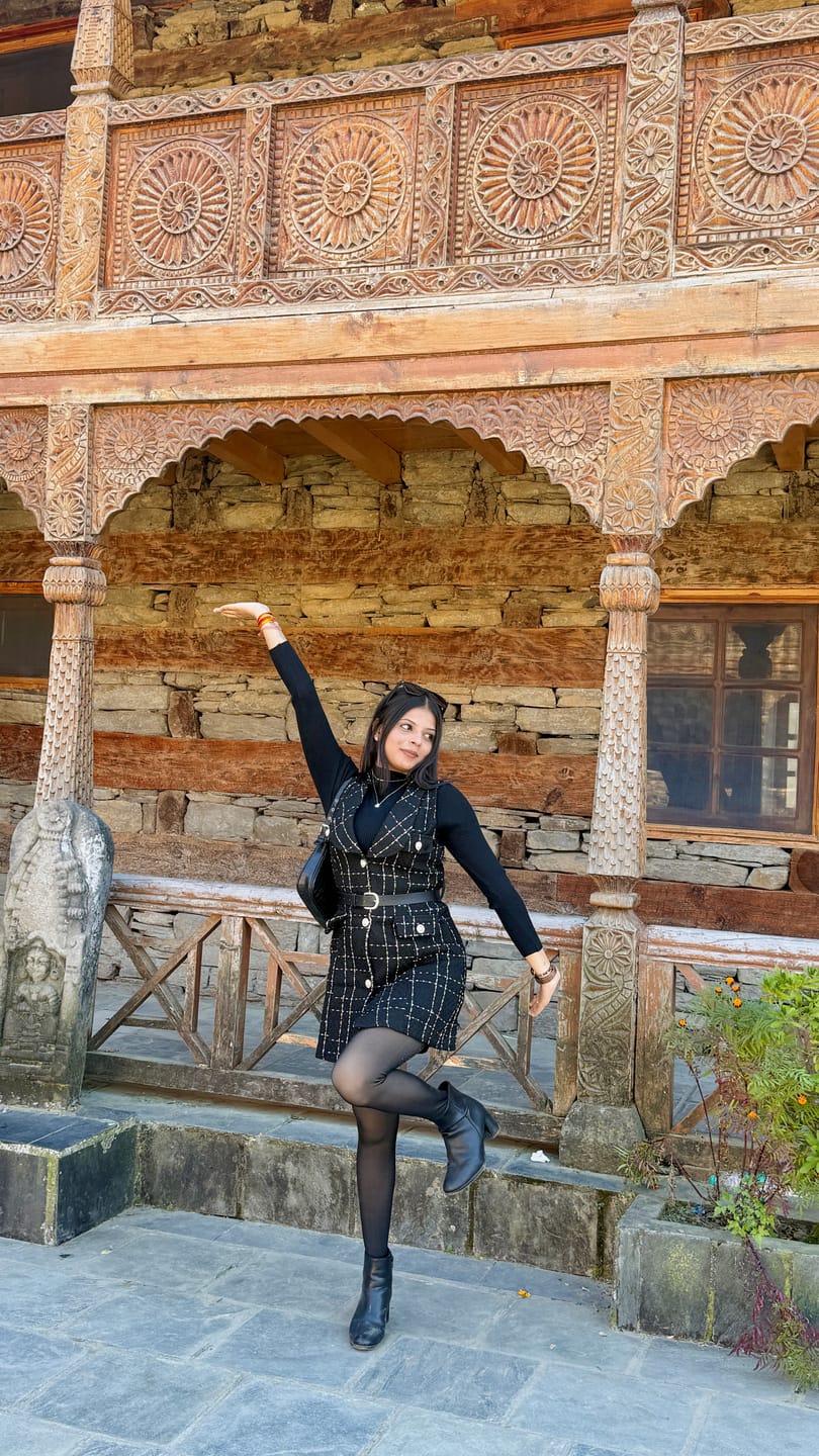Customer photo review of Rader Set of Top and Woolen Tweed Dress in Black