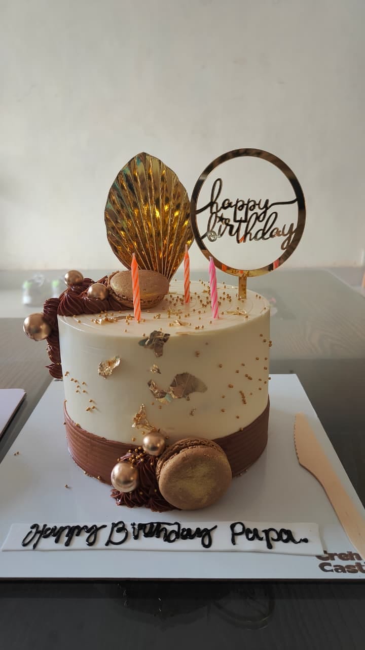 Customer photo review of Golden cake for boyfriend birthday