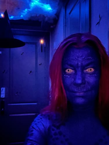 Customer photo review of PRIMAL ® Raven - Yellow Colored contact Lenses