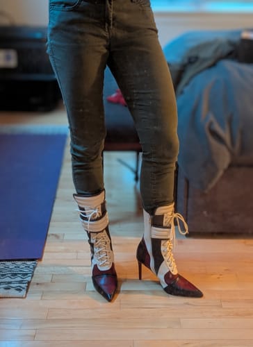 Customer photo review of AMADA-BROWNMULTI STILETTO BOOTIE