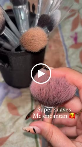 Customer video review of KIT DE BROCHAS DE MAQUILLAJE SILVER