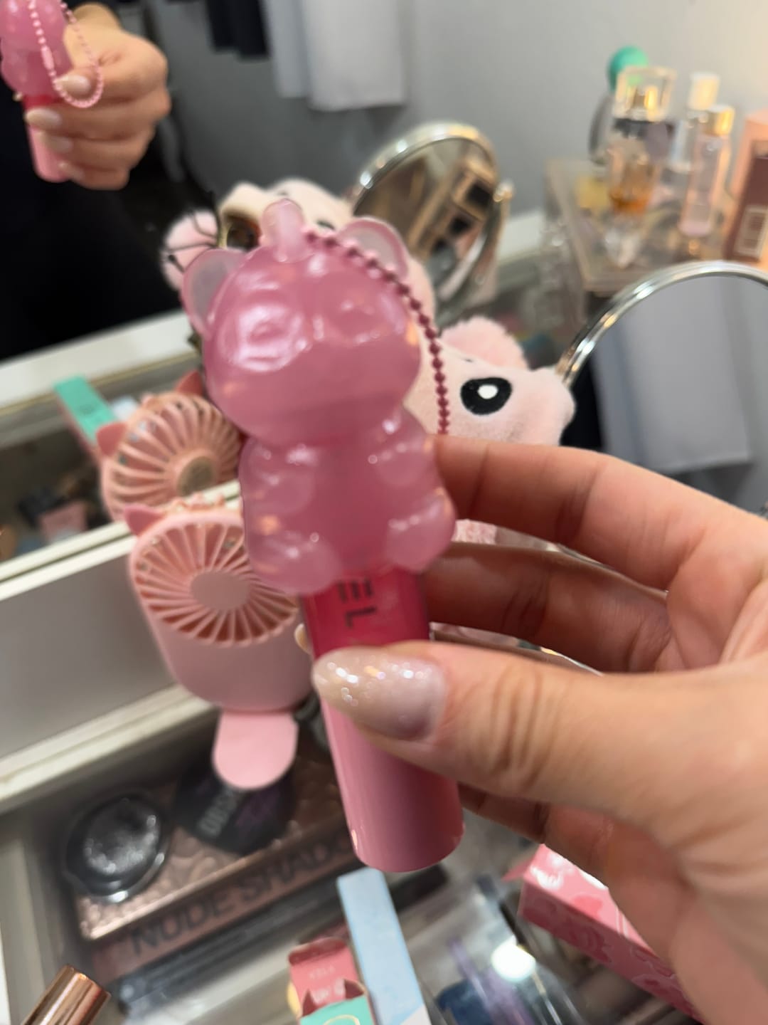 Customer photo review of Lip Oil Gummy Panda – VIZZELA