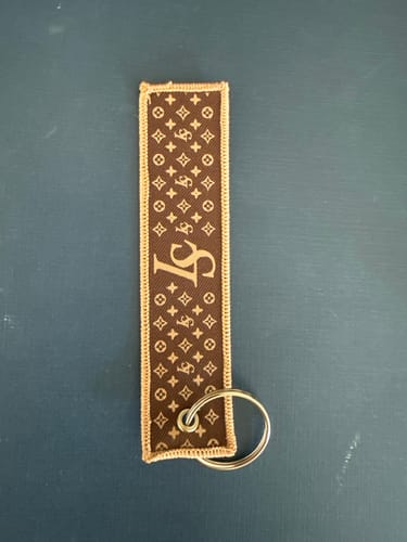 Customer photo review of Louis Jet Tag