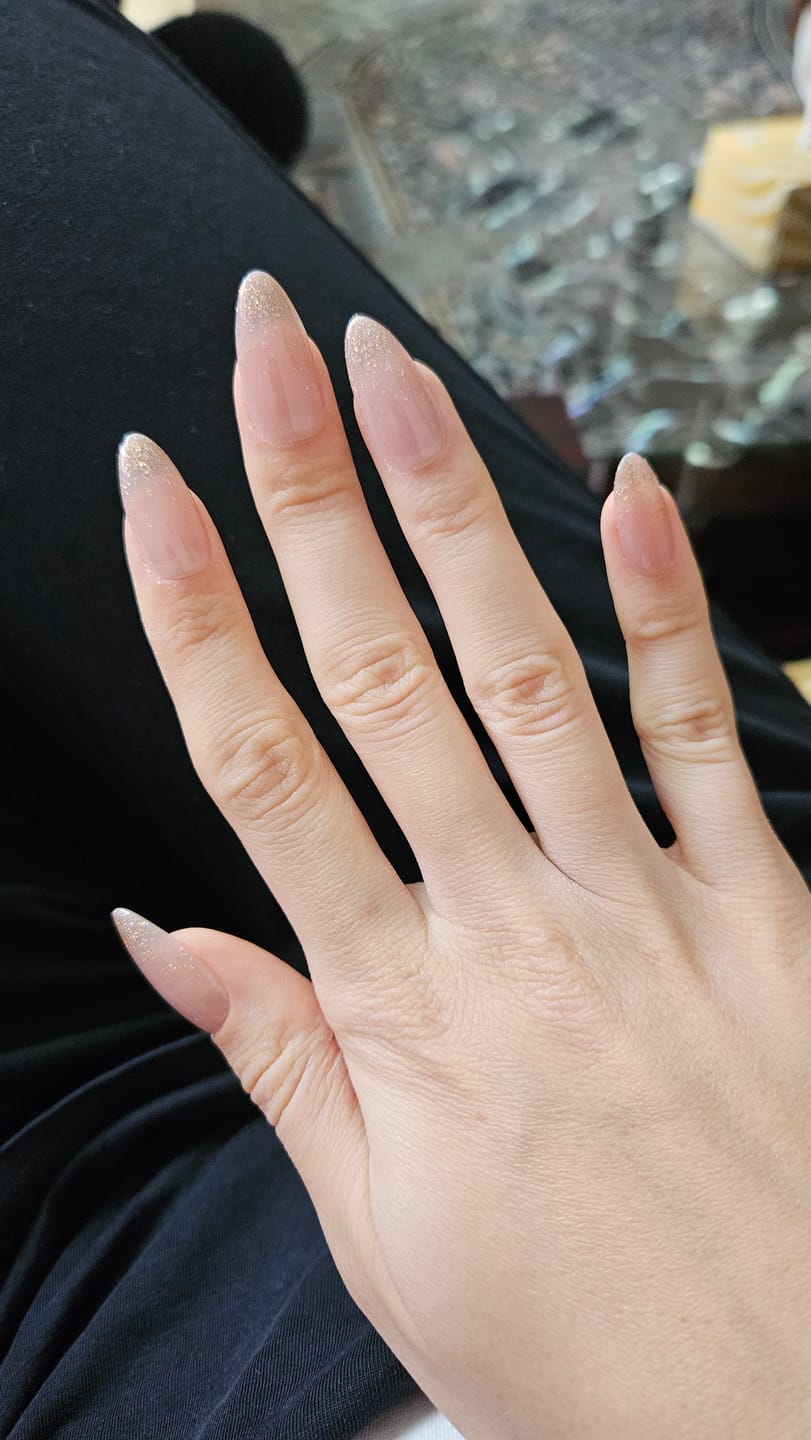 Customer photo review of Glitter Dust - Medium Almond - 30 Adet Takma Tırnak