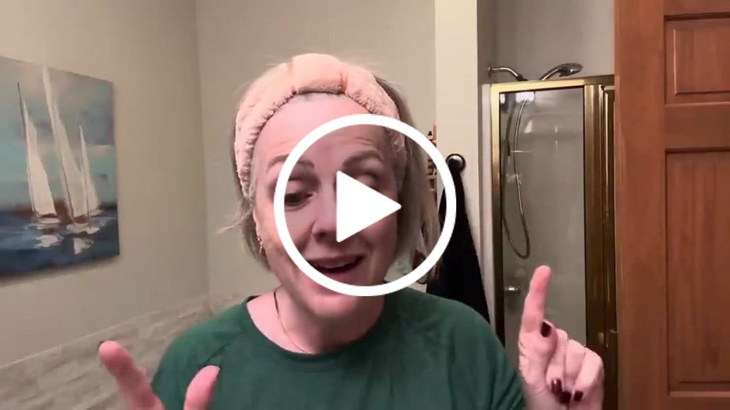 Customer video review of LED Light Therapy Face Mask –Classic Series