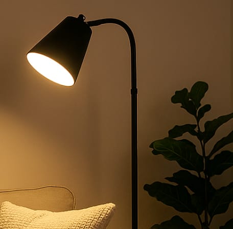 Customer photo review of Skandinavische Stehlampe | Minimalistisches Licht mit Holz & Metall