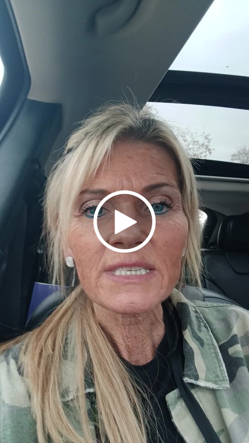Customer video review of Poopy Time Debloat & Detox Tea