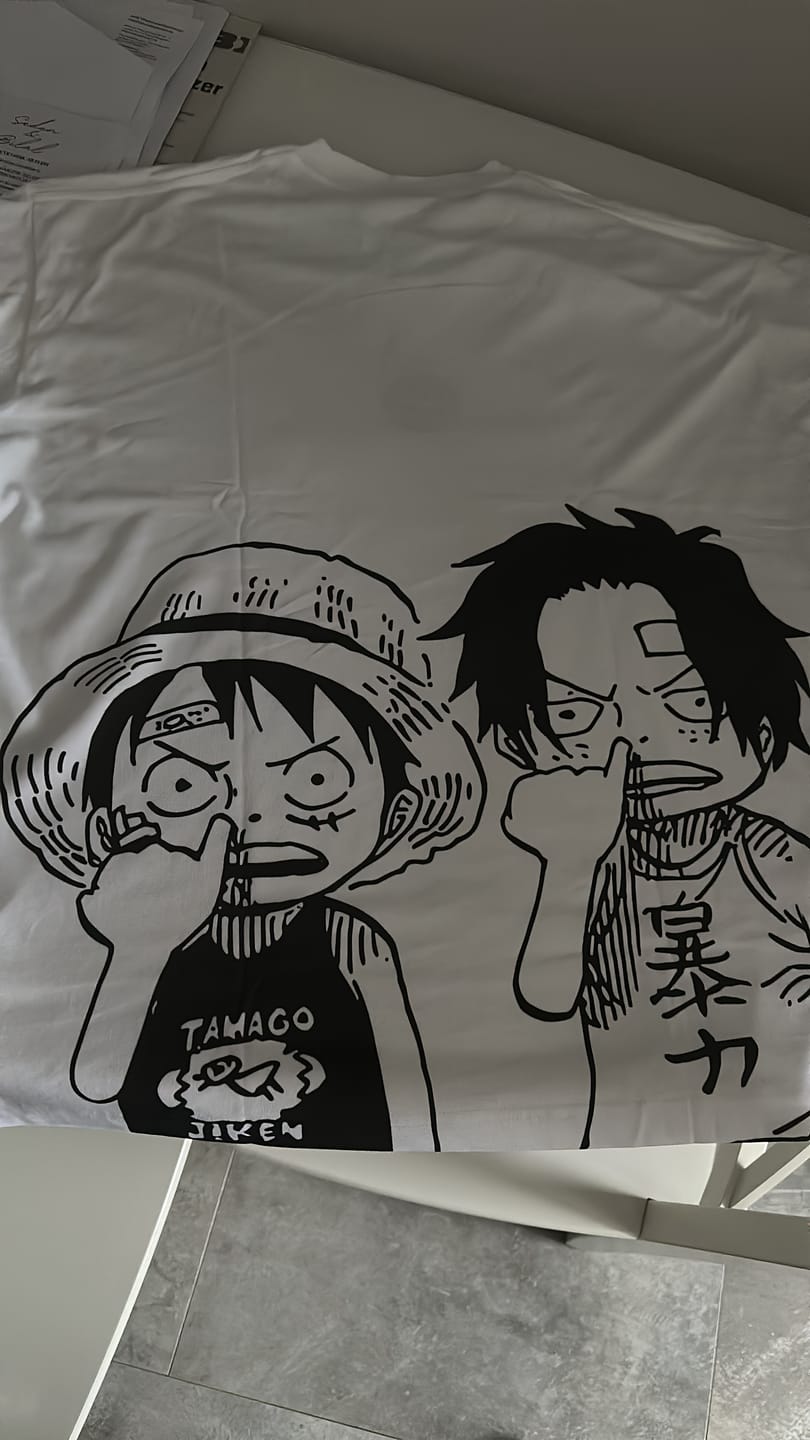 Customer photo review of Ace & Luffy Oversize Tee