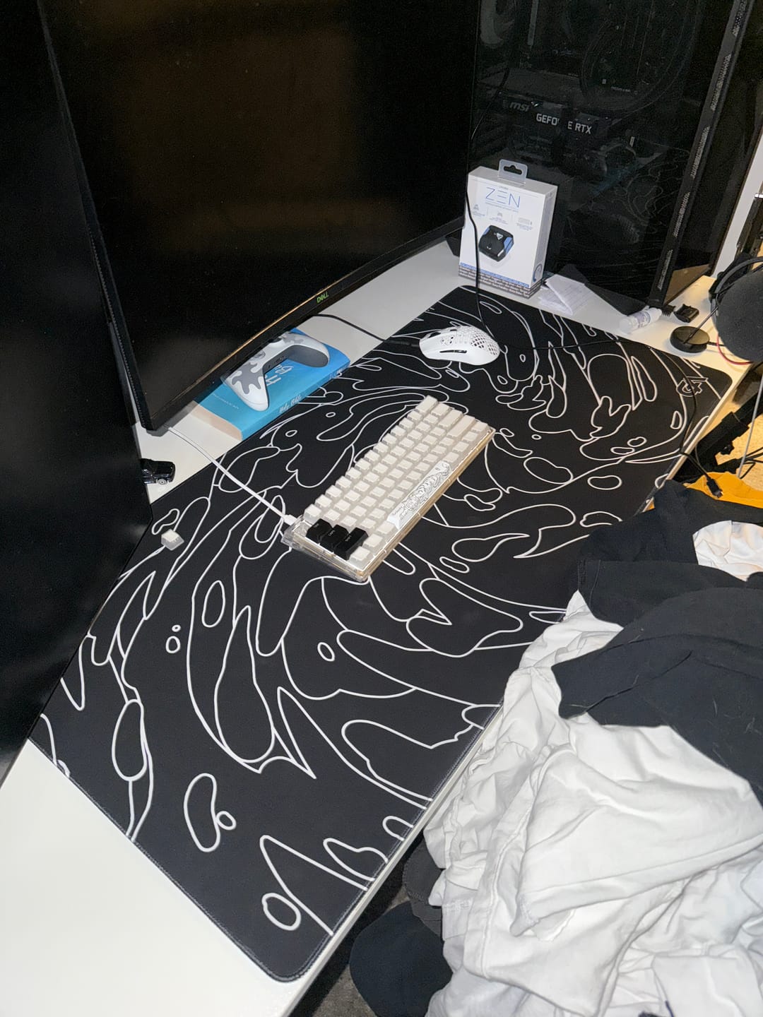 Customer photo review of Black Monochrome Swirl Mousepad
