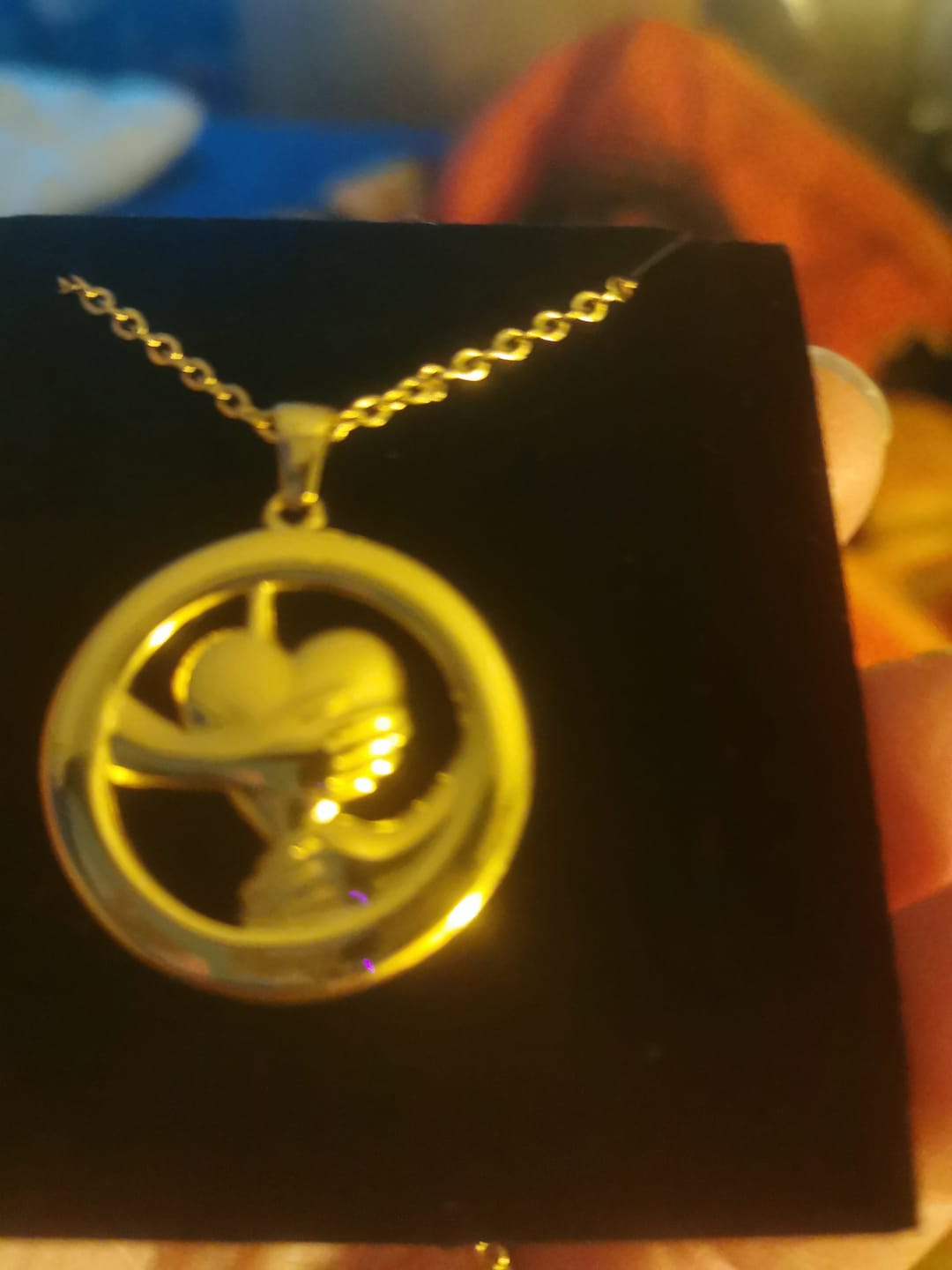Customer photo review of Umarmendes Herz – Namenskette
