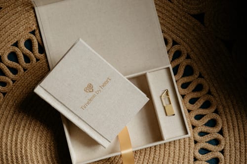 Customer photo review of 4x6 vintage matted photo album with box