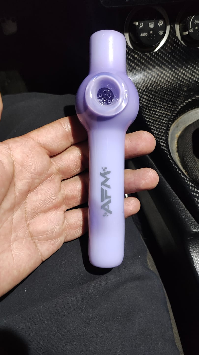 Customer photo review of 6" AFM Lily Glass Screen Hand Pipe