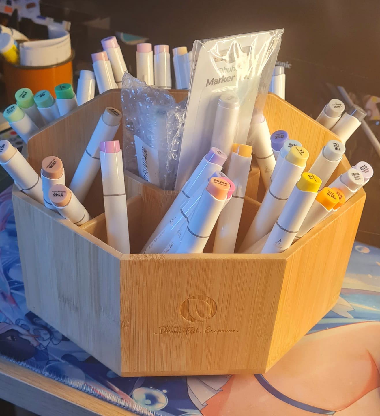 Customer photo review of Ohuhu 360° Bamboo Rotating Marker Organizer
