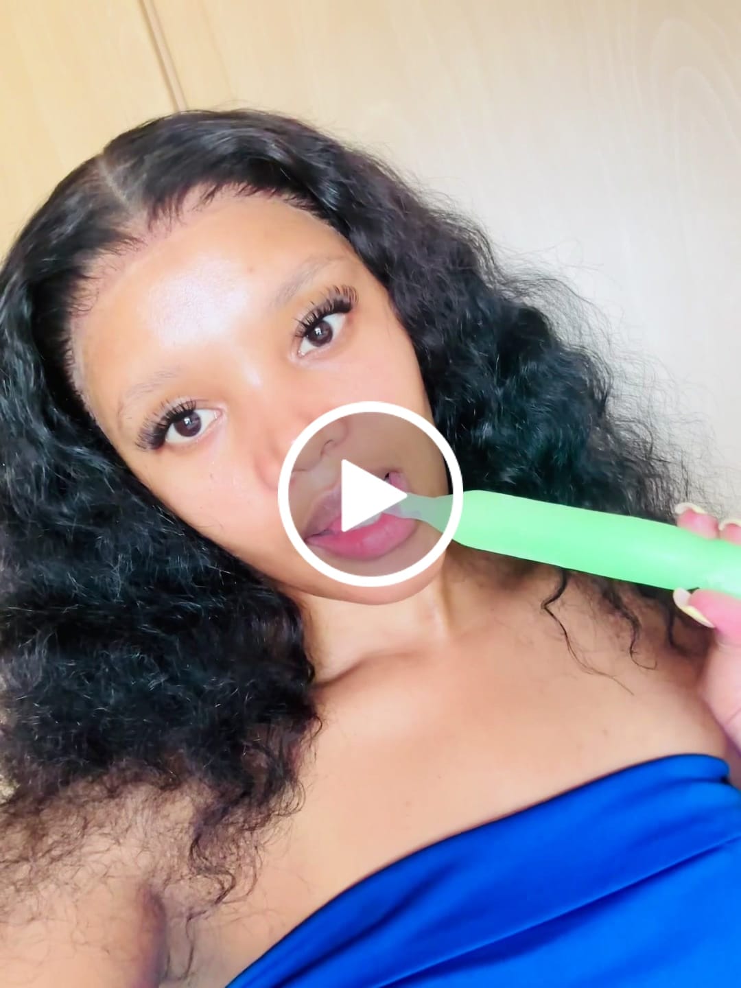 Customer video review of Lace Melting Spray