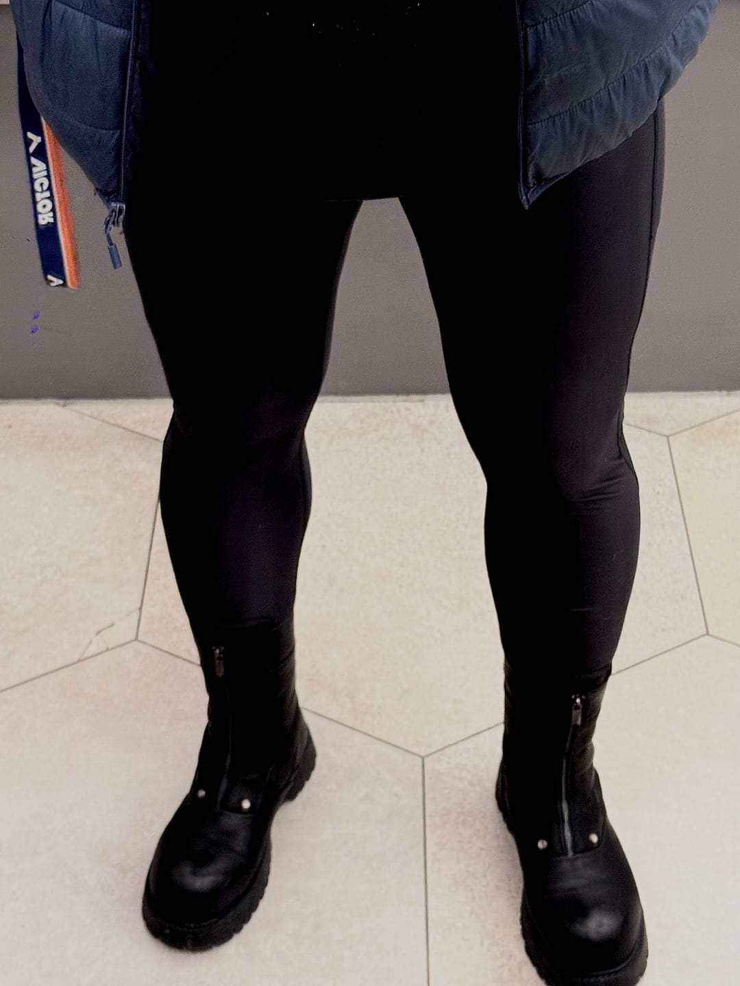 Customer photo review of Elegant Leggings shine men