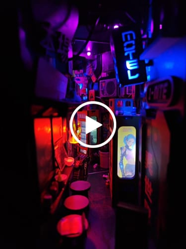 Customer video review of Neo Ramen MiniAlley – A Cyberpunk DIY Diorama Booknook