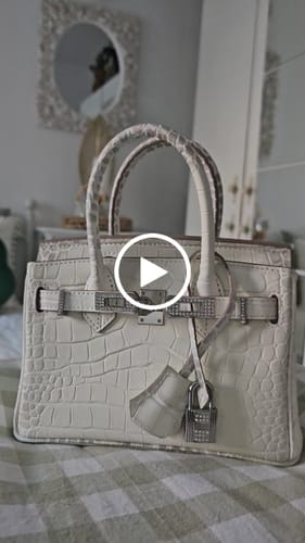 Customer video review of Layla