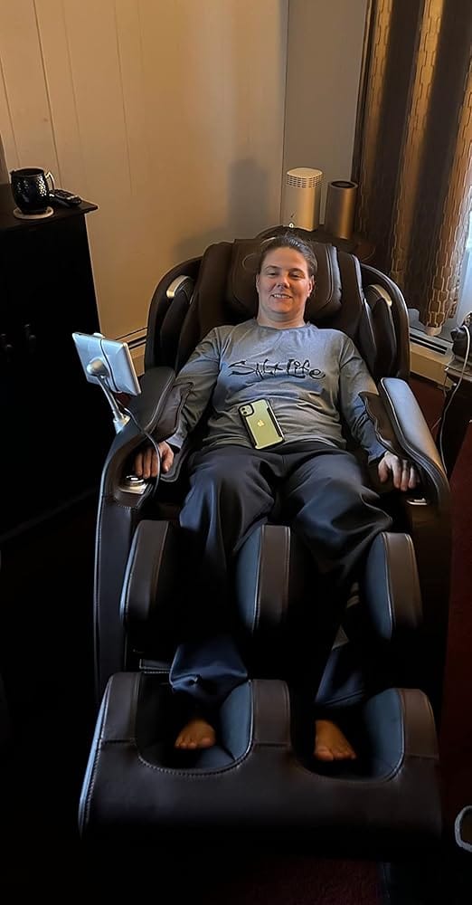 Customer photo review of Favor-06 3D Massage Chair Black