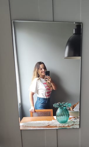 Larissa De Moraes M. review of Calça Jeans Reta Araçá Azul Médio image 1 out of 1