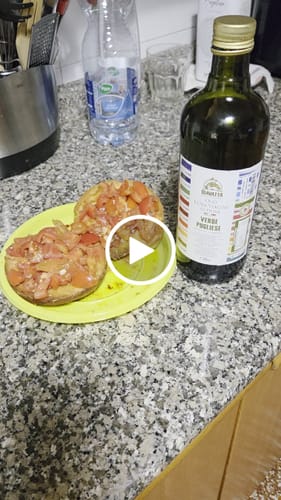 Customer video review of Offerta: 6 Bottiglie da 1 lt Olio Extravergine di Oliva "Ciavatta" Verde Pugliese