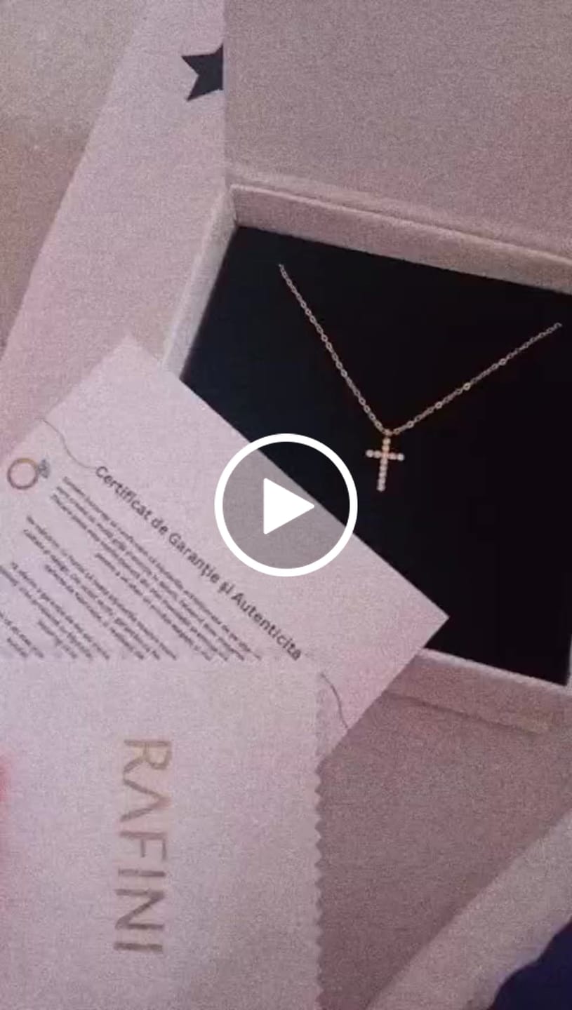 Customer video review of Lantisor cu Cruciulita si pietricele