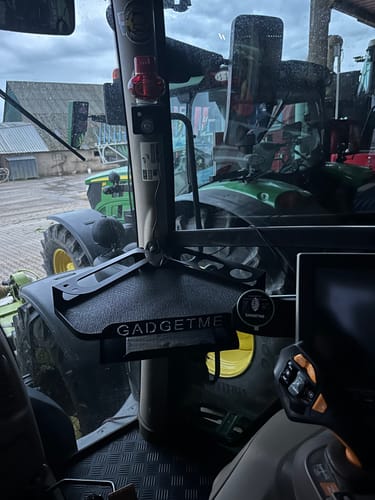 Customer photo review of GADGETME  Tisch-Organizer für John Deere Traktoren – Modell 6R