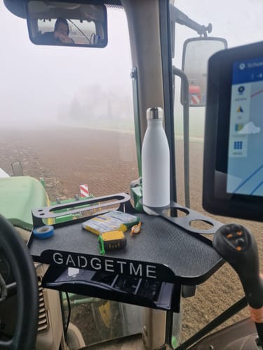 Customer photo review of GADGETME  Tisch-Organizer für John Deere Traktoren – Modell 6R