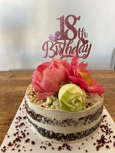 Customer photo review of red velvet cake