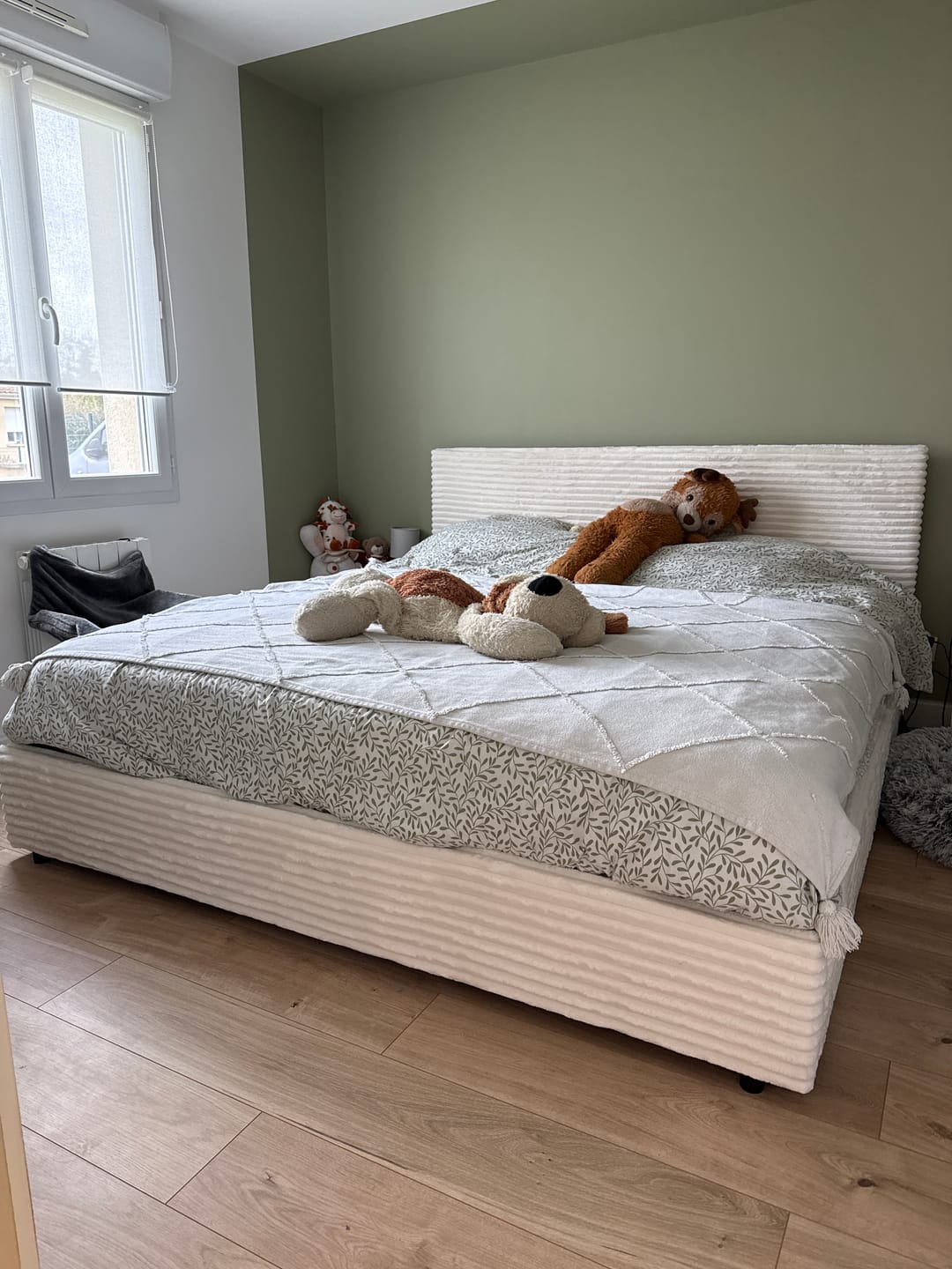 Customer photo review of Lit coffre avec tissu tendance RUBIS