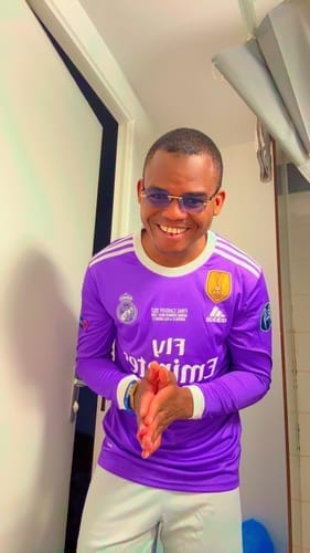 Customer photo review of Maillot rétro à manches longues du Real Madrid 2016/17
