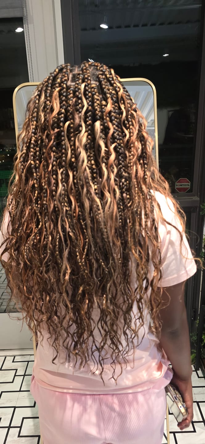 Customer photo review of Double Drawn Burmese #4/#27/#30 Mix Color Blend Deep Wave Human Hair Bulk