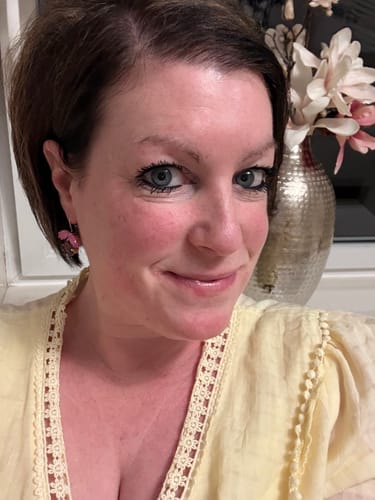 Customer photo review of Funkelnde Ohrhänger mit Glas-Kristallen in Violett und Rosa