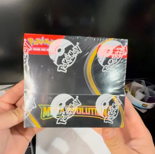 Customer photo review of Pokmon Mga Evolutio Enhancd Boostr Bx LIMIT 1