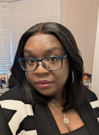 Customer photo review of Wavymy Yaki Straight Layered Cut Silky Bob Wig Upgrade 9x6 T-Part Lace Wig Pre-Plucked Wear Go Glueless Wigs 180% Density