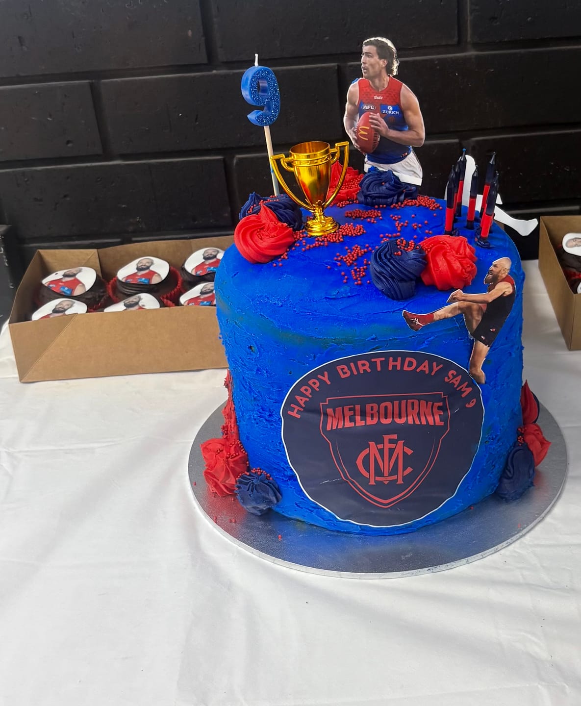 Customer photo review of 15 cm Round Custom Edible Icing Image