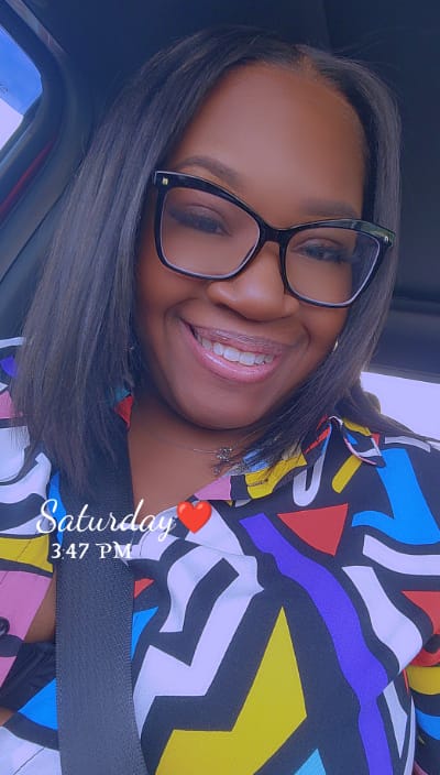 Customer photo review of Wavymy Yaki Straight Layered Cut Silky Bob Wig Upgrade 9x6 T-Part Lace Wig Pre-Plucked Wear Go Glueless Wigs 180% Density