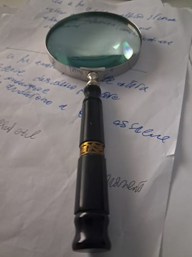 Customer photo review of Lente d’ingrandimento con manico nero e fregio oro, 25 x 10 cm – Soprammobile decorativo