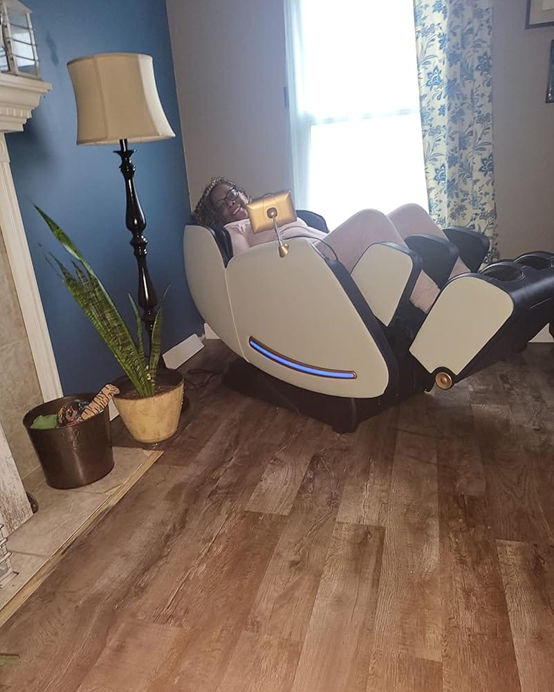 Customer photo review of Favor-06 3D Massage Chair Black