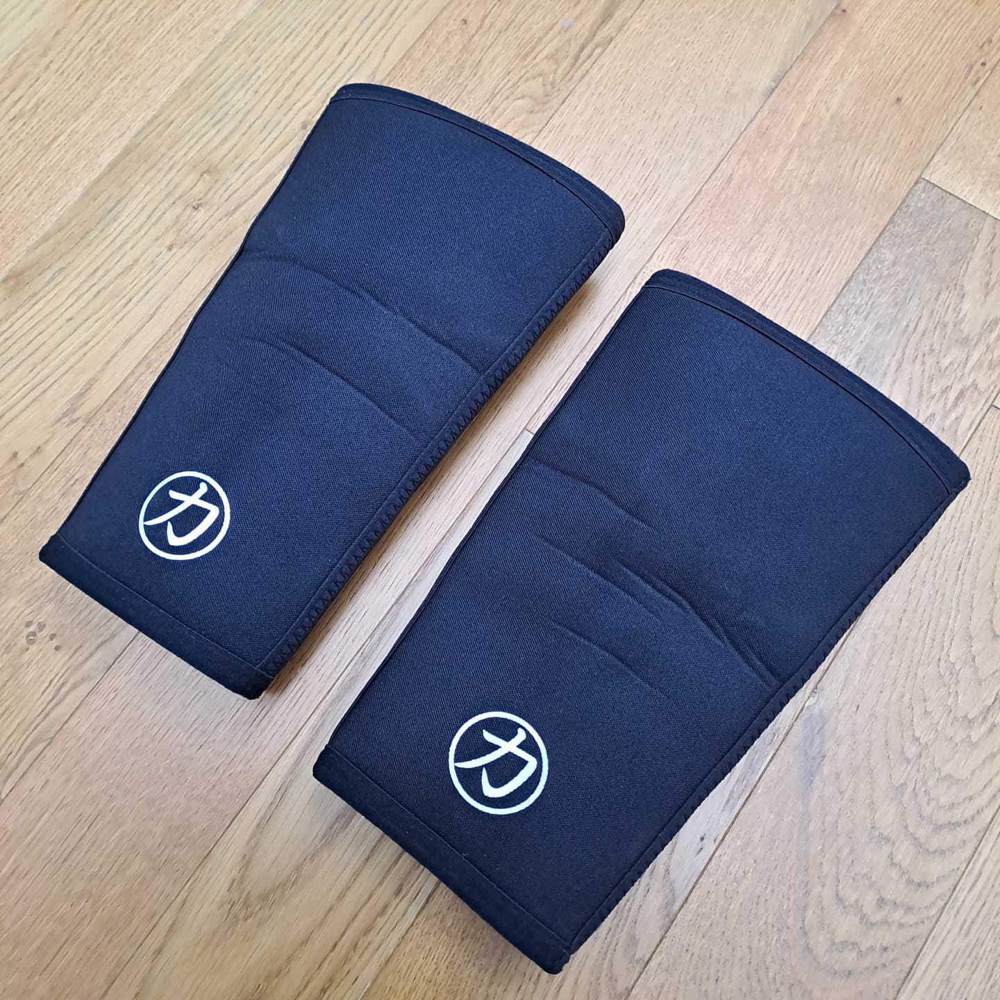 Customer photo review of Strength Shop 5mm Neoprene Knee Sleeves - Black (Pair)
