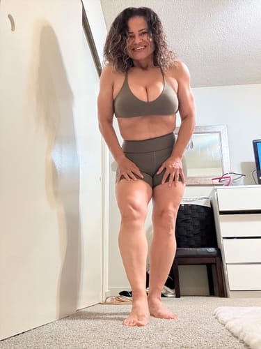 Customer photo review of The Bold Cross Back Sports Bra Shorts 2-Piece Set